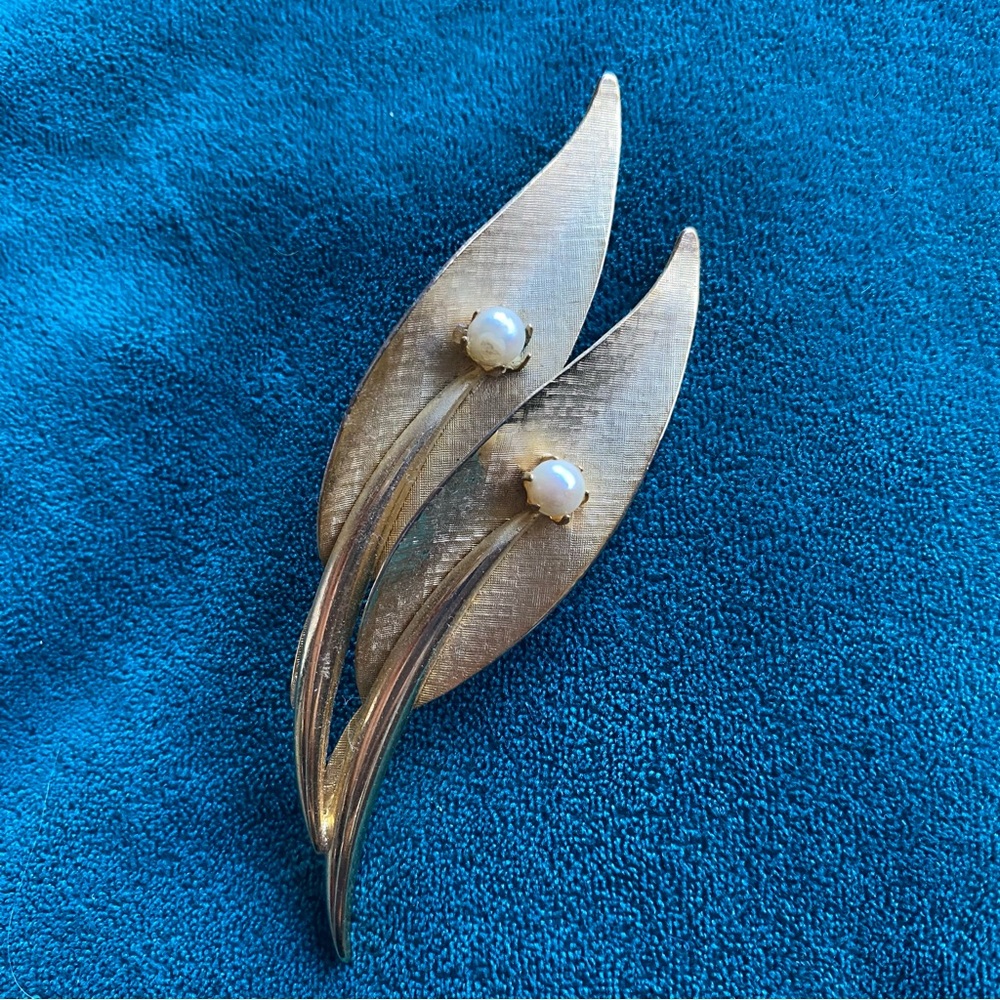 Vintage Gold Leaf and Pearl Brooch